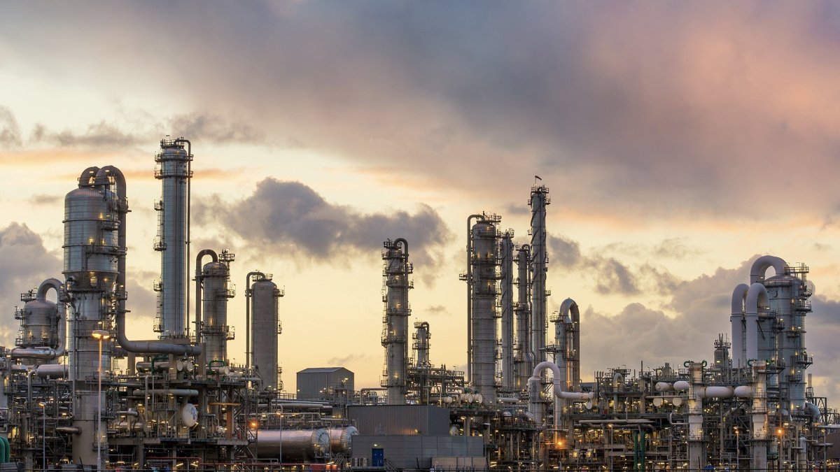 Подробнее о статье Цены на нефть стабилизировались на фоне надежд на снижение ставок ФРС